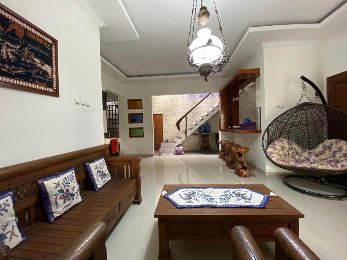 Rengganis Homestay Yogyakarta Exterior foto