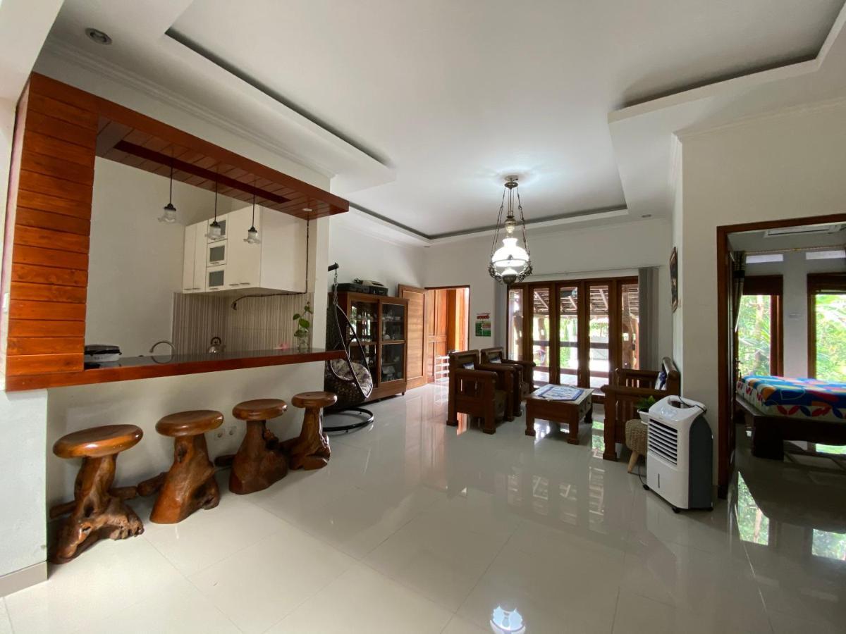 Rengganis Homestay Yogyakarta Exterior foto
